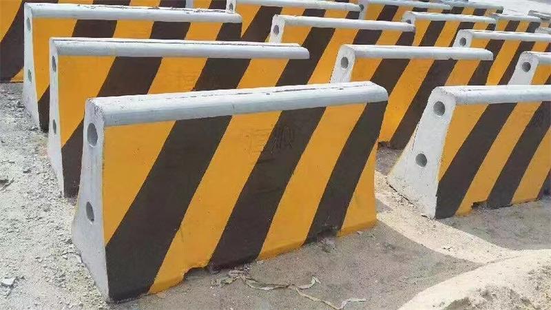 公路隔離墩